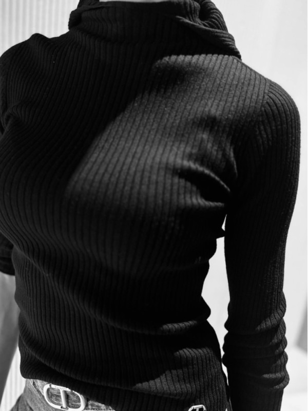 Светр з капюшоном / Чорний