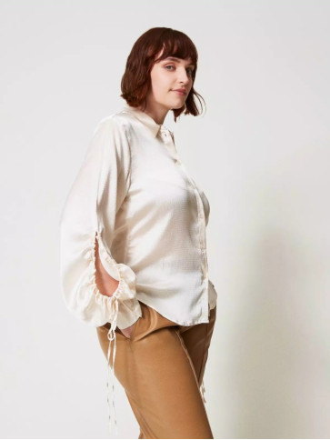 Сорочка з атласу / Старий білий