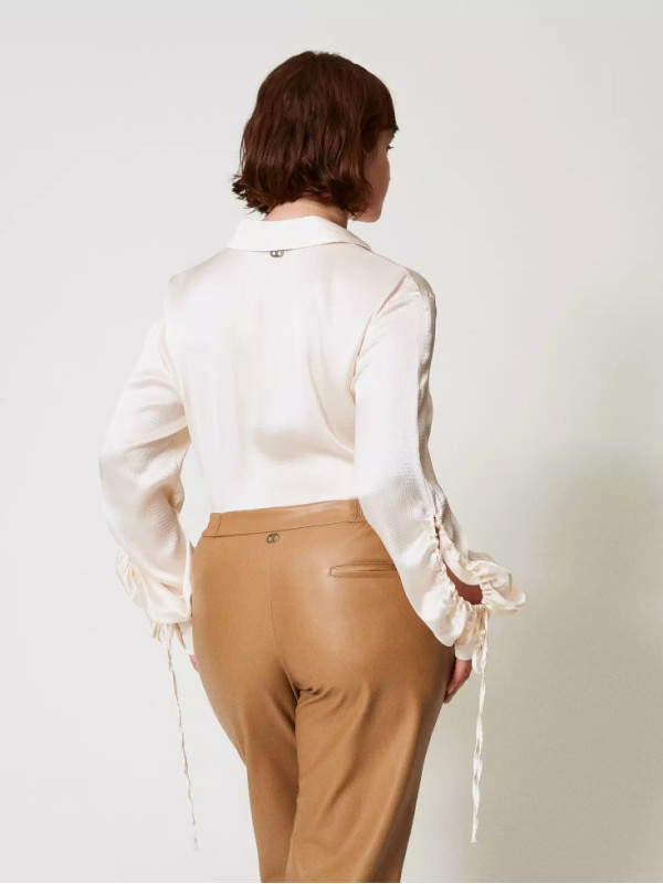 Сорочка з атласу / Старий білий