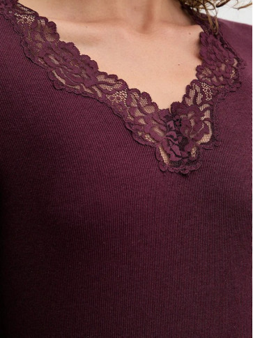 Нічна сукня / Червоне вино