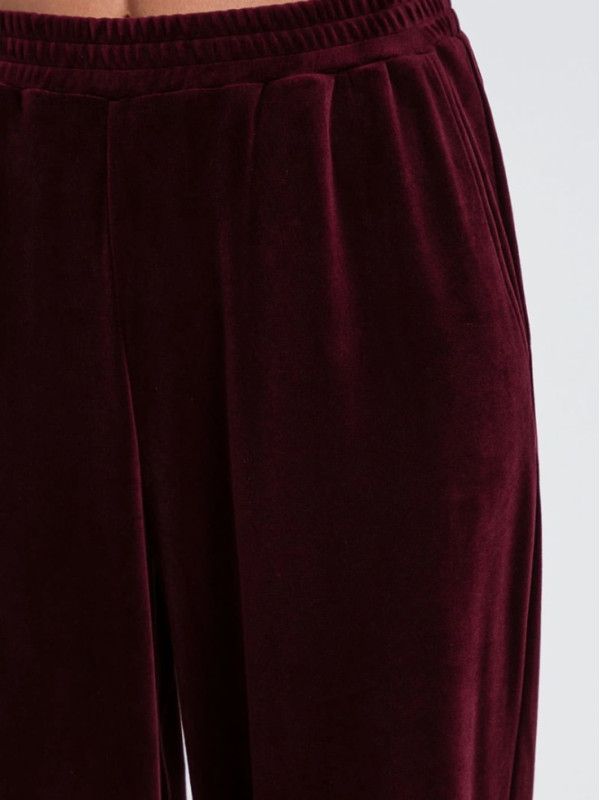 Костюм / Червоне вино