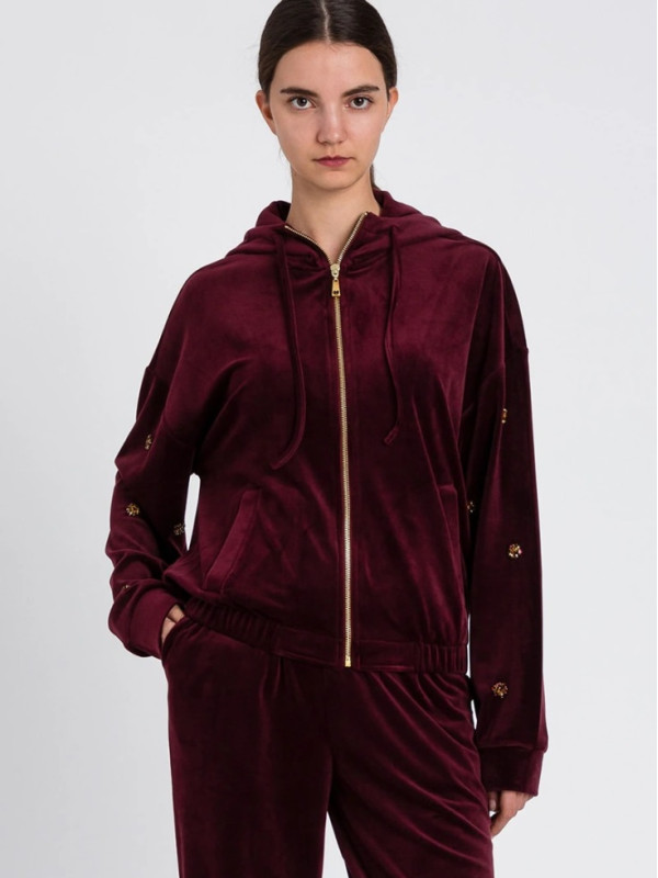 Костюм / Червоне вино