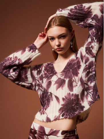 Светр з квітами/Винні жоржини